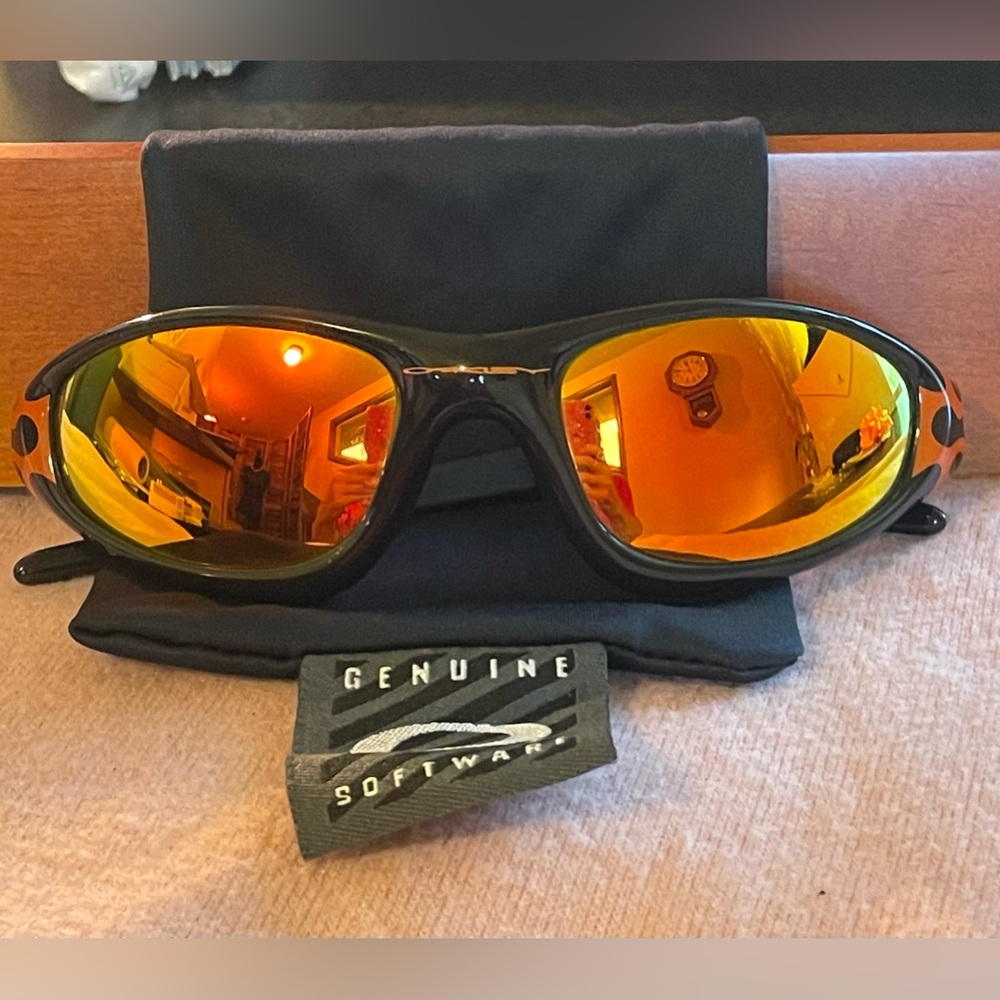 Super cool flamed sunglasses 🕶️ 👍🔥🔥Excellent condition!